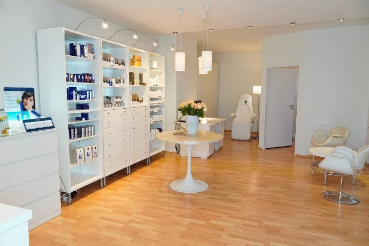 Ariane Wagner Cosmetics
