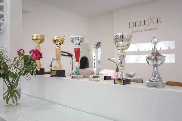 Deluxe Nails & Lashes