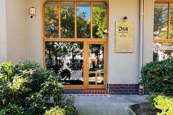 Friseur Meisterin Monika Riepe zur Stuhl Miete im Salon von Diva Hairdesign