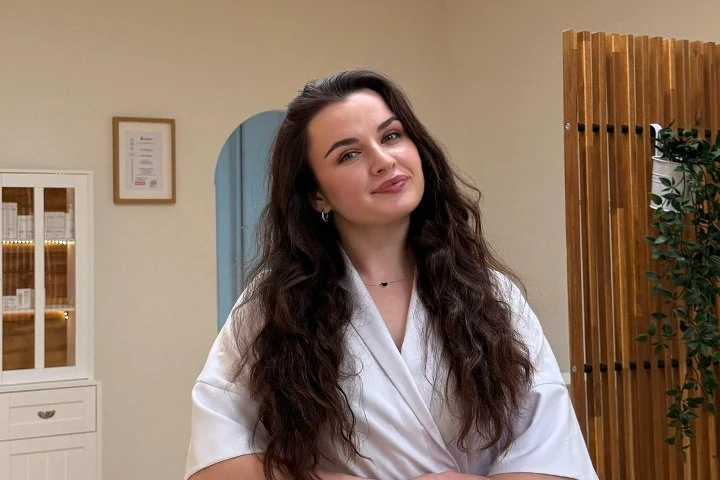 Kosmetikerin Anna Barmina