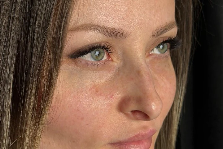 Professionelle UV/UF-Wimpernverlängerung, Lash Lifting und Sugaring in Schenefeld bei Hamburg.