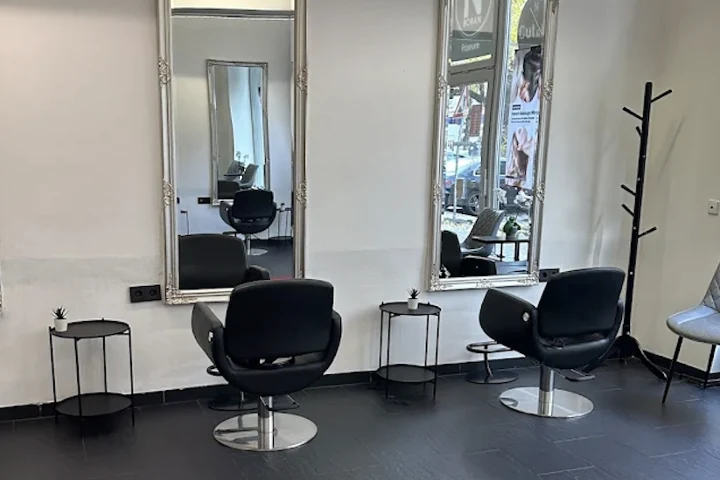 M-Hairfactory Lounge by Nicole Boran