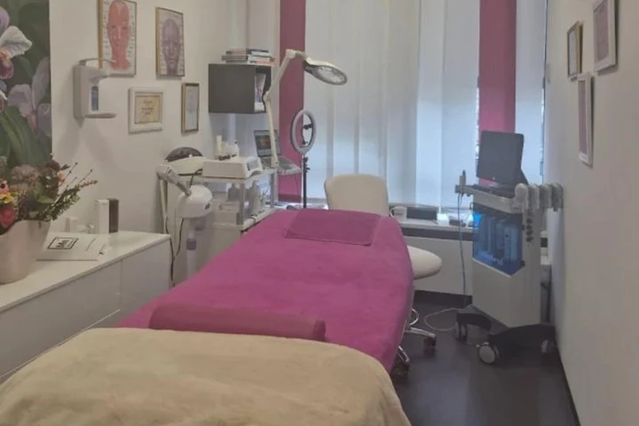 Milova.Asthetische Praxis bei ESeins Privatklinik