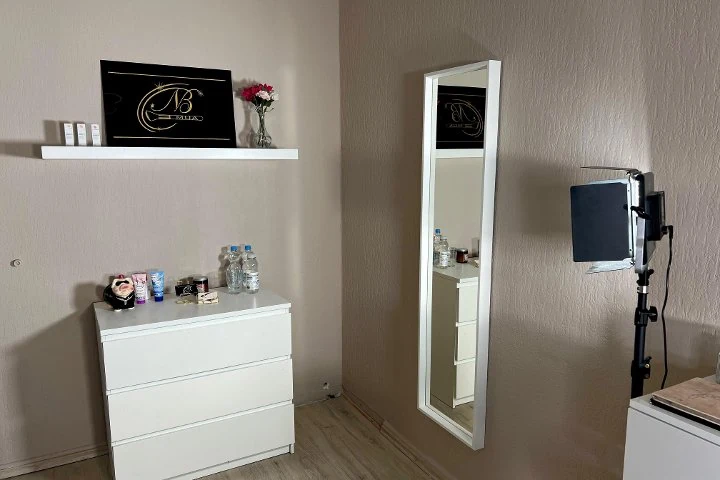 Nellas Vegan Studio