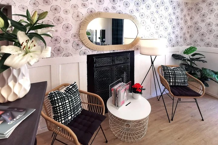 Salon West
