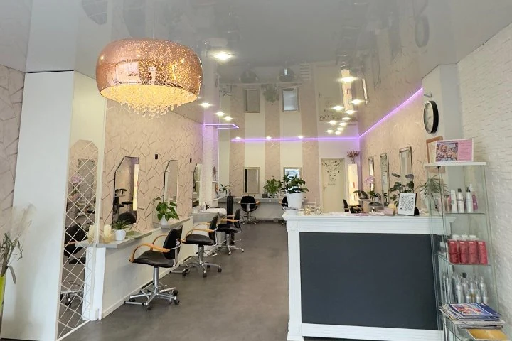 Studio Alexandra - Friseur, Perücken, Kosmetik, Maniküre